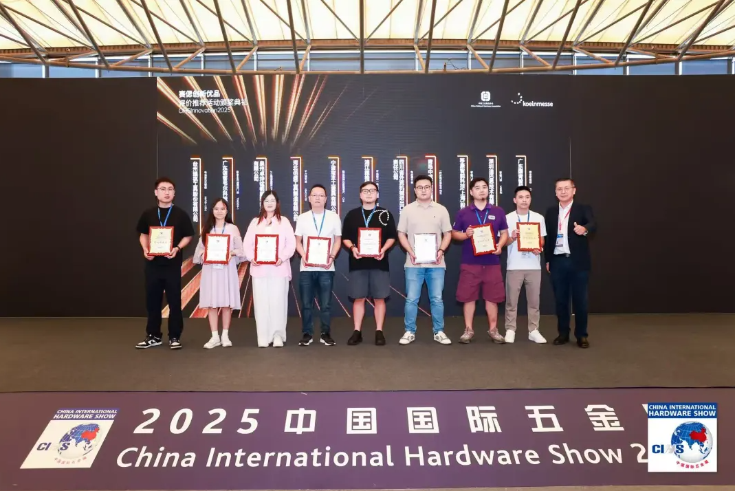 实力加冕！赢多多F1智能锁斩获CIHS2025“赛偲优品奖”，上海展会尽显赢多多智造风范
